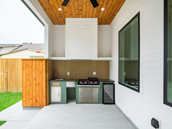 an outdoor kitchen